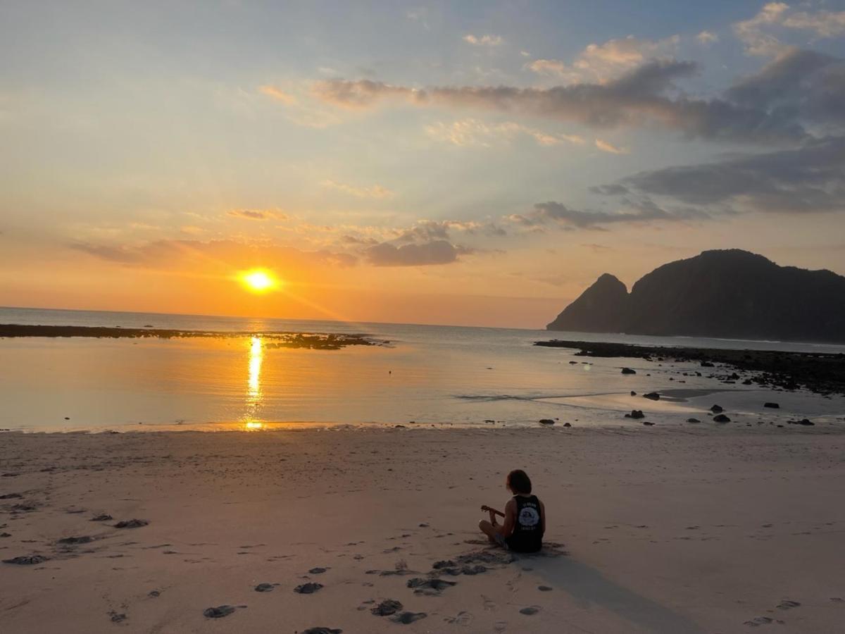 Supersuck Hotel Maluk エクステリア 写真